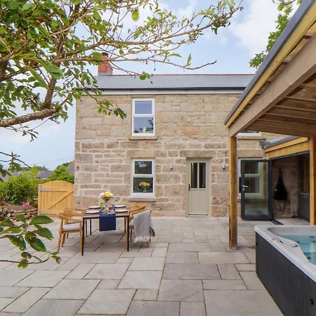 Holiday home Carn House *